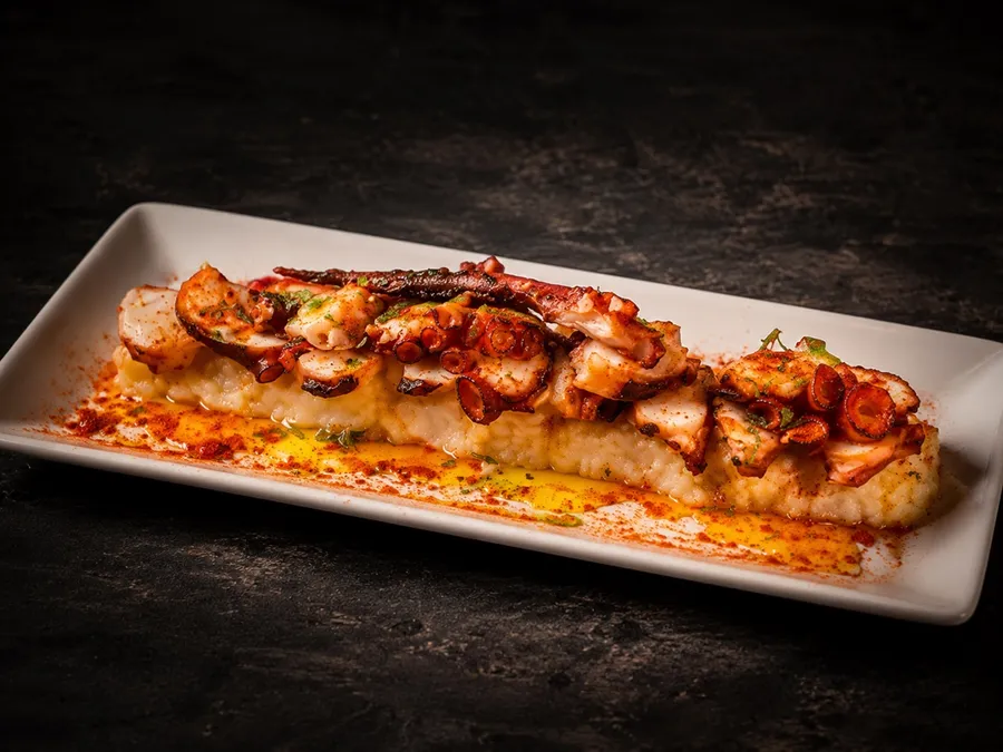 Pulpo a la gallega sobre puré